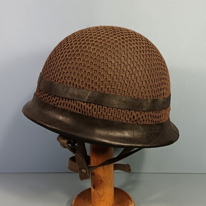 CASQUE FRANCAIS MODELE 1956 PARACHUTISTE CASQUE LOURD DATE 1959 ET LINER 1962 TAP LEGION ETRANGERE FILET DE CAMOUFLAGE